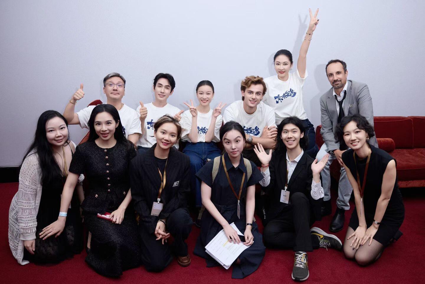 没见过的合影朱一龙