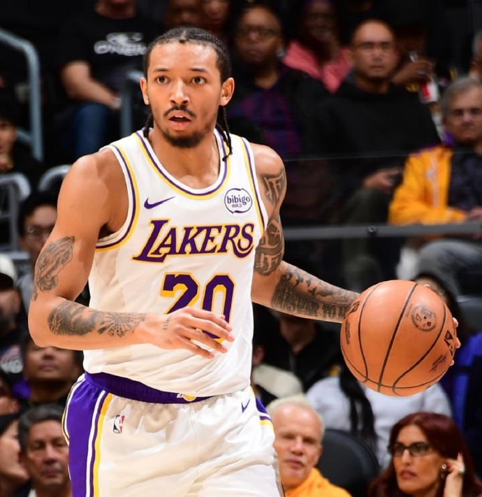 小尼克今天太棒了！希望小里不在的日子～带领替补打出来！国王vs湖人