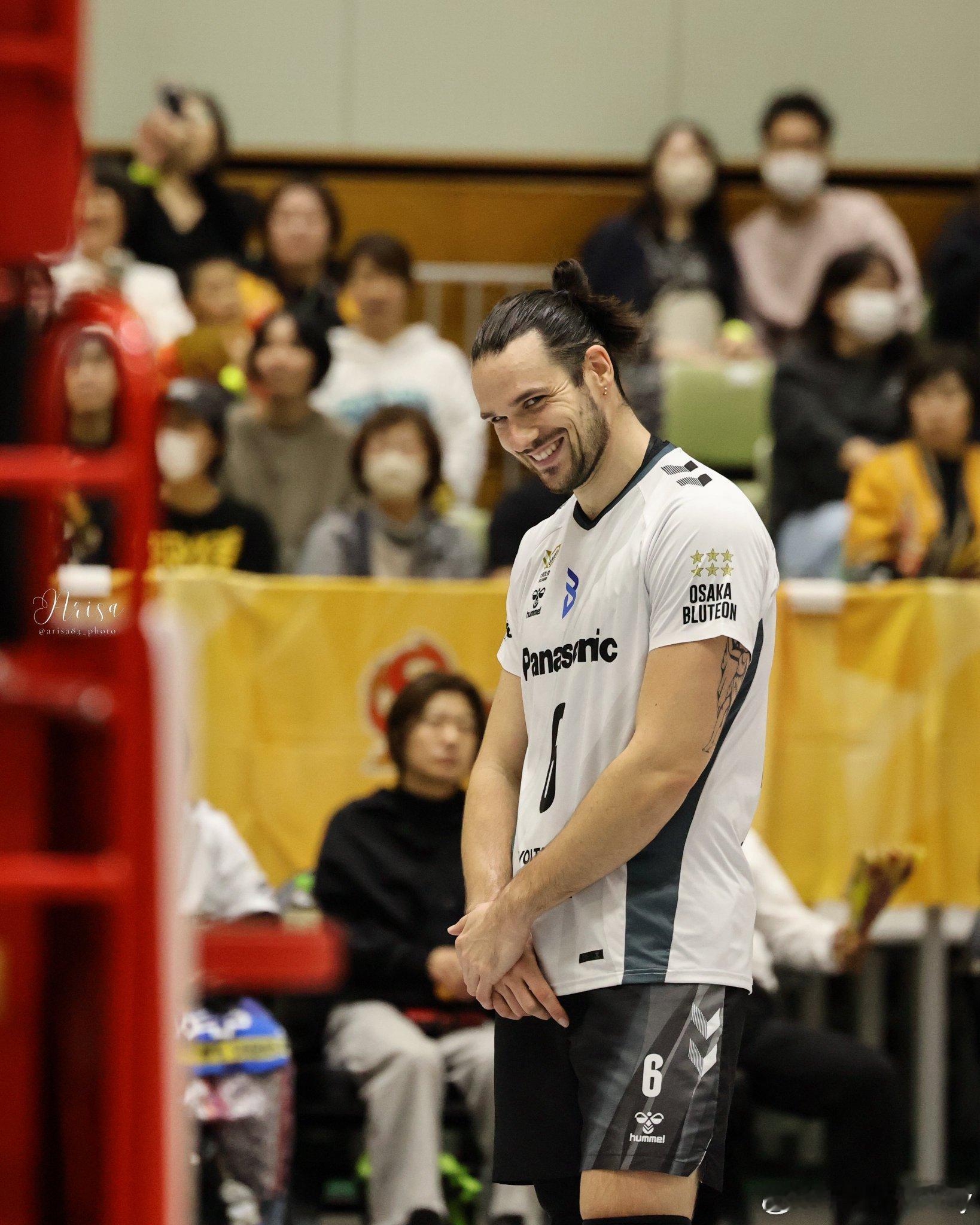 不愧是带刀二传。布里扎今天在四局战胜大阪堺的比赛中独得10分（7扣7中2拦1发）