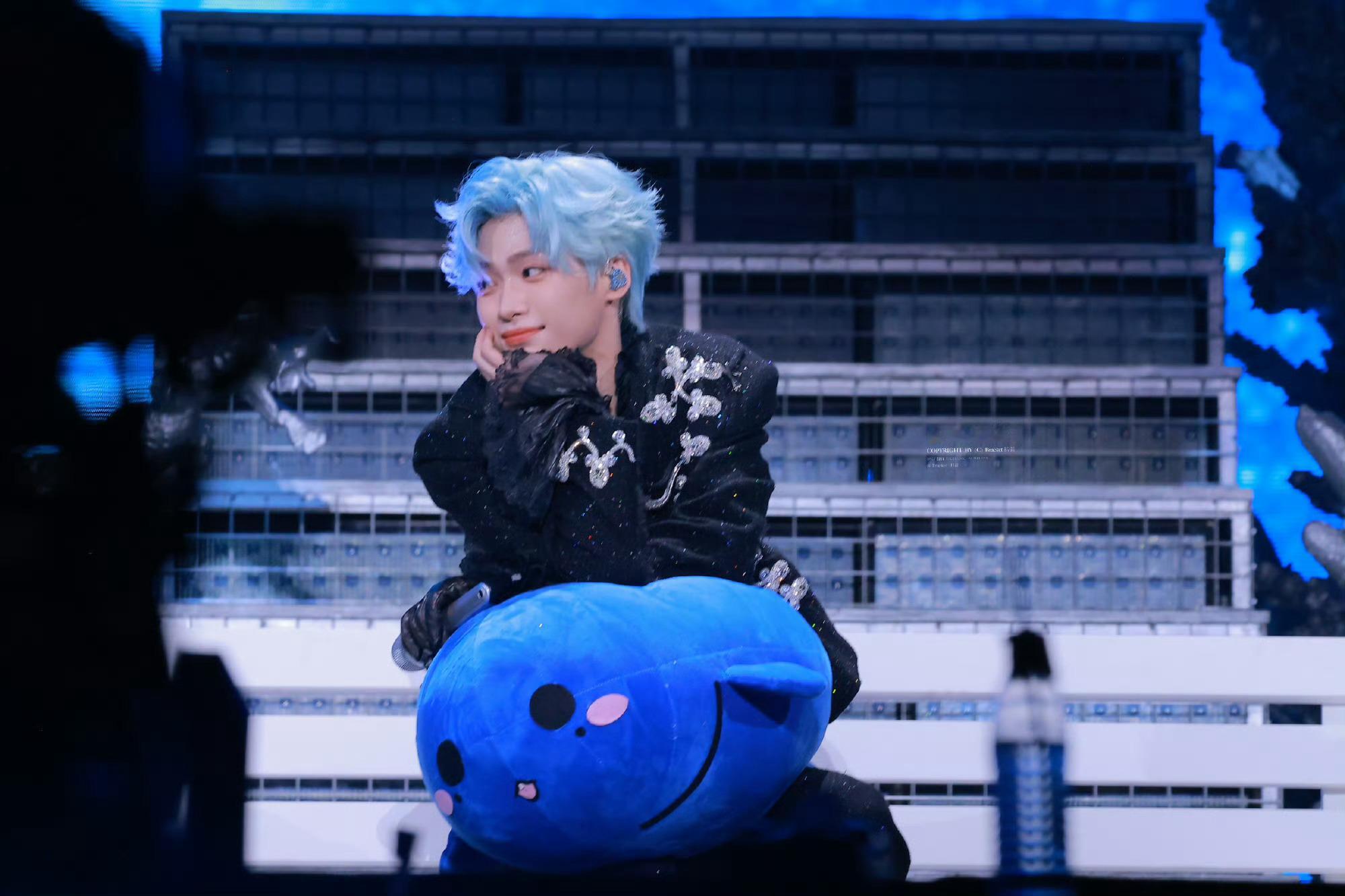 梓渝入选全球百大帅哥面孔生图也能帅的那么权威  难怪能入选 此男什么都强  简直