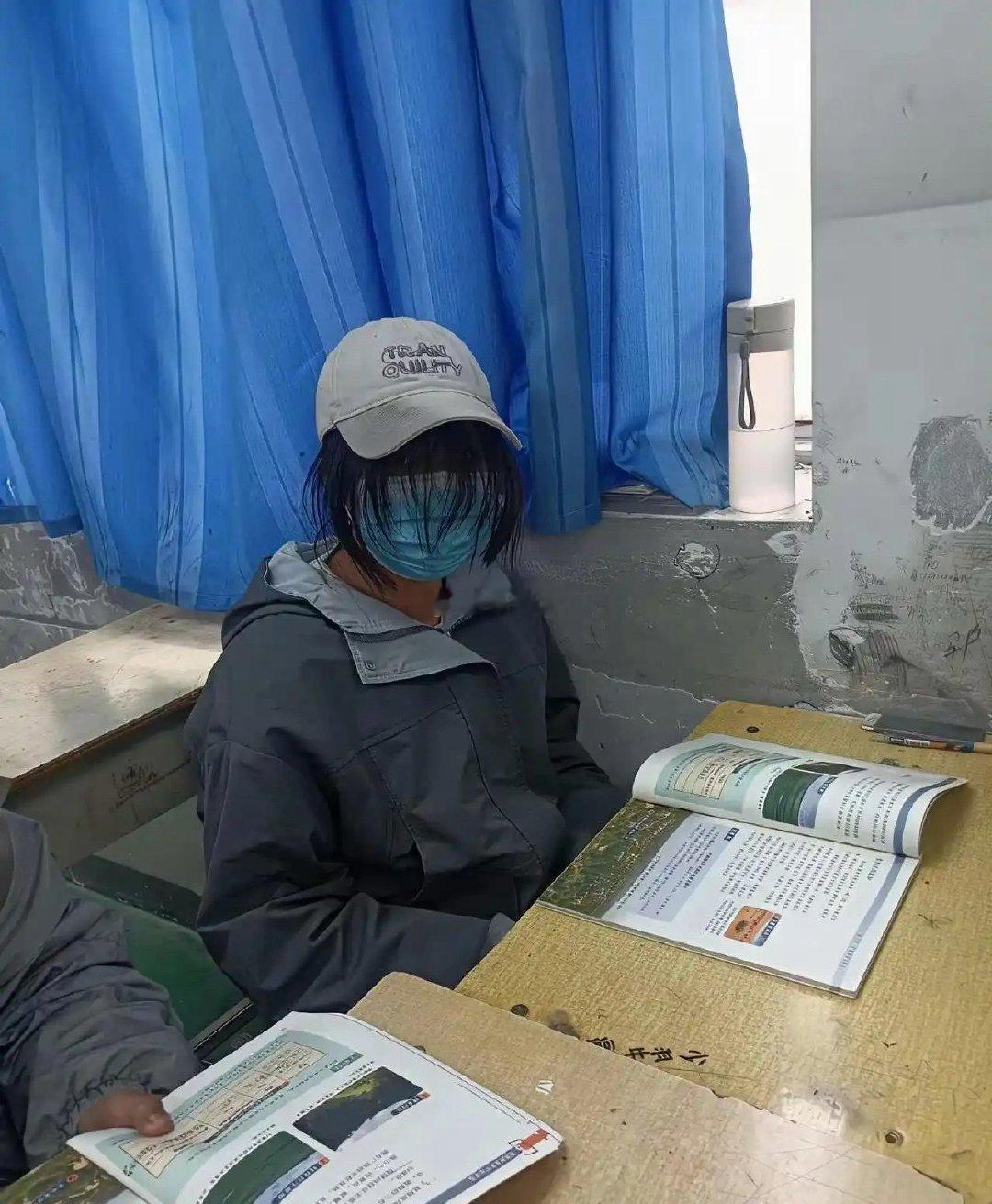 这样的学生，你让老师怎么管？老师也很崩溃⋯ 