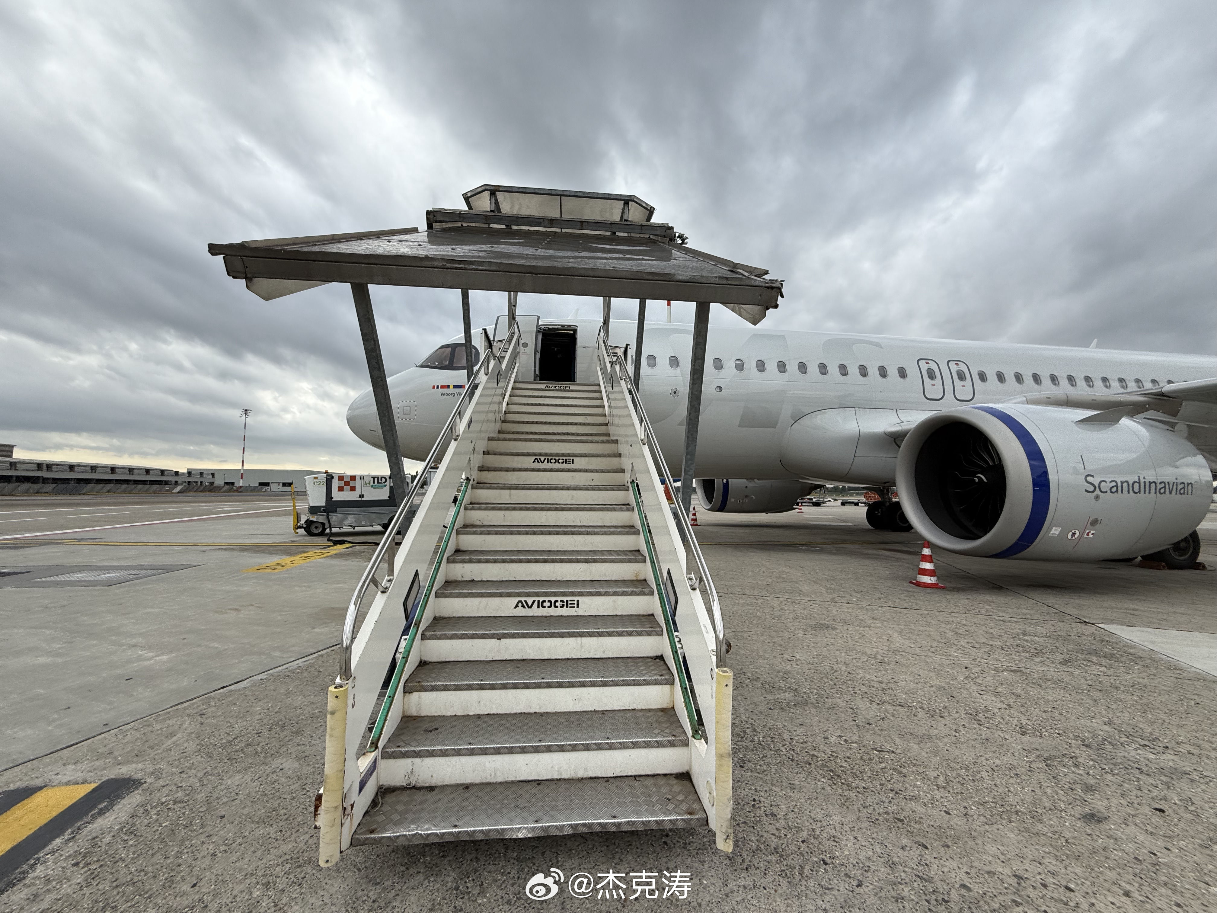 未来的廉价航空我们国内的国情目前很难照搬欧美的廉价航空模式首先我们国土面积辽阔以