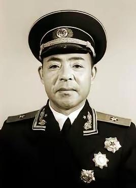 1965年，开国少将丁世方在北京意外溺水身亡，消息传到甘肃后，曾救助过他的魏铎臣