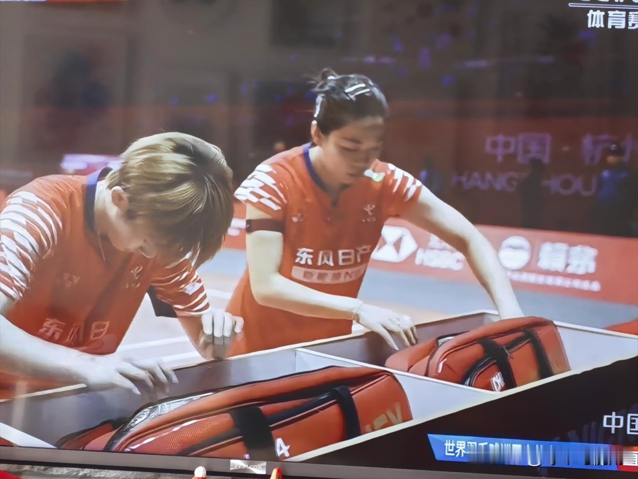 在刚刚结束的，世界羽毛球巡回赛总决赛女双比赛中，中国组合贾一凡/张殊贤2:1战胜