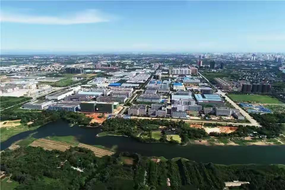 一段非常清醒的话：“眼只有装瞎，才不会流泪；嘴只有装哑，才不会惹祸；人只有装傻，