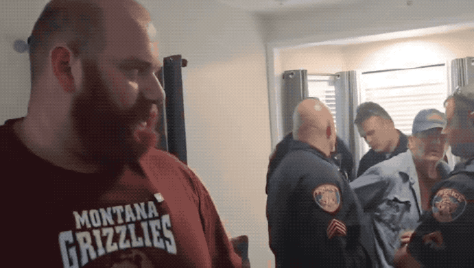 78岁美国变态老白男：计划和“单身母亲和她11岁女儿”上床，最后被警察逮捕。18