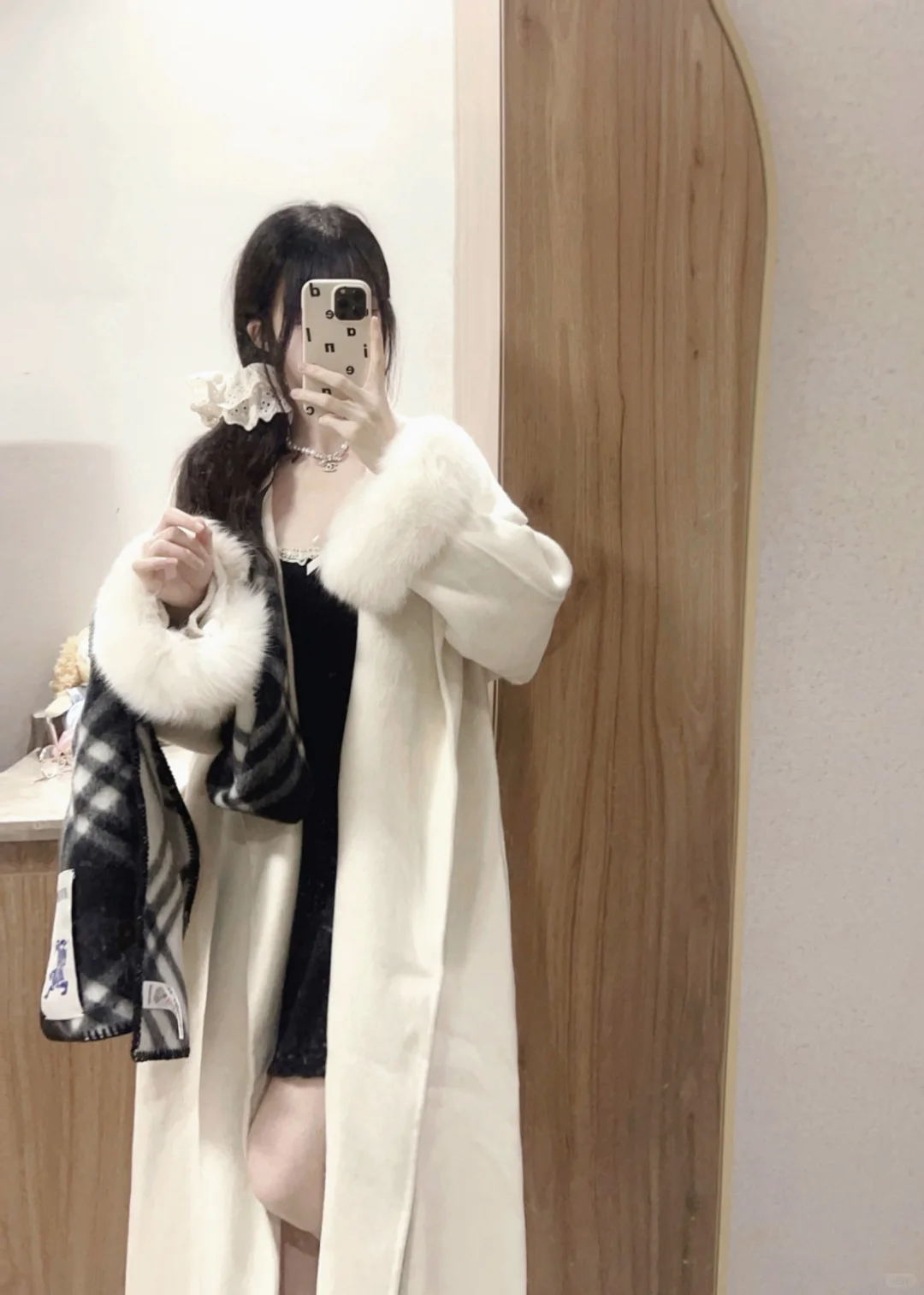 白色大衣自带氛围感～