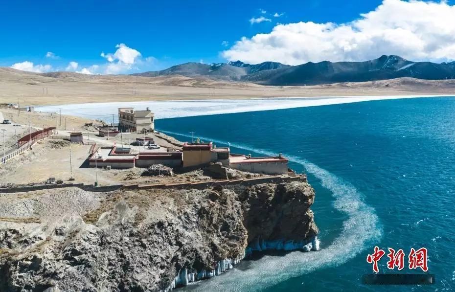 惊艳！西藏普莫雍措冰推似钻镶嵌蓝湖 美到窒息
 
谁能想到，在海拔5010米的喜