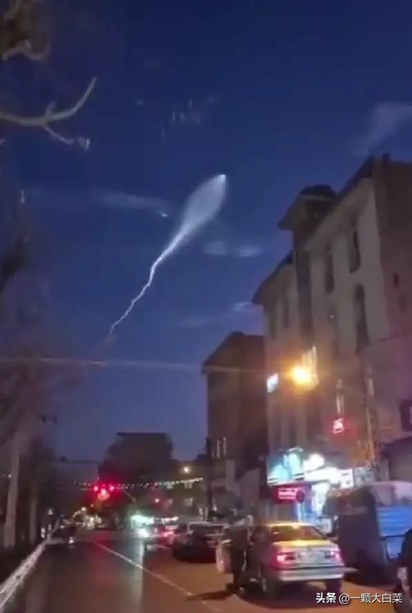 当地时间2026年2月28日晚间，央视新闻报道称，伊朗新一轮导弹正向以色列方面发