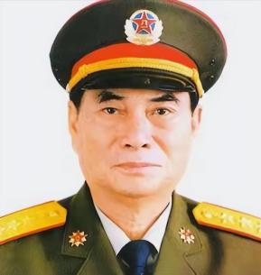 1996年，张万年在山西视察，在饭桌上，一位干部喝了酒，笑着讲了件“怪事”：几年