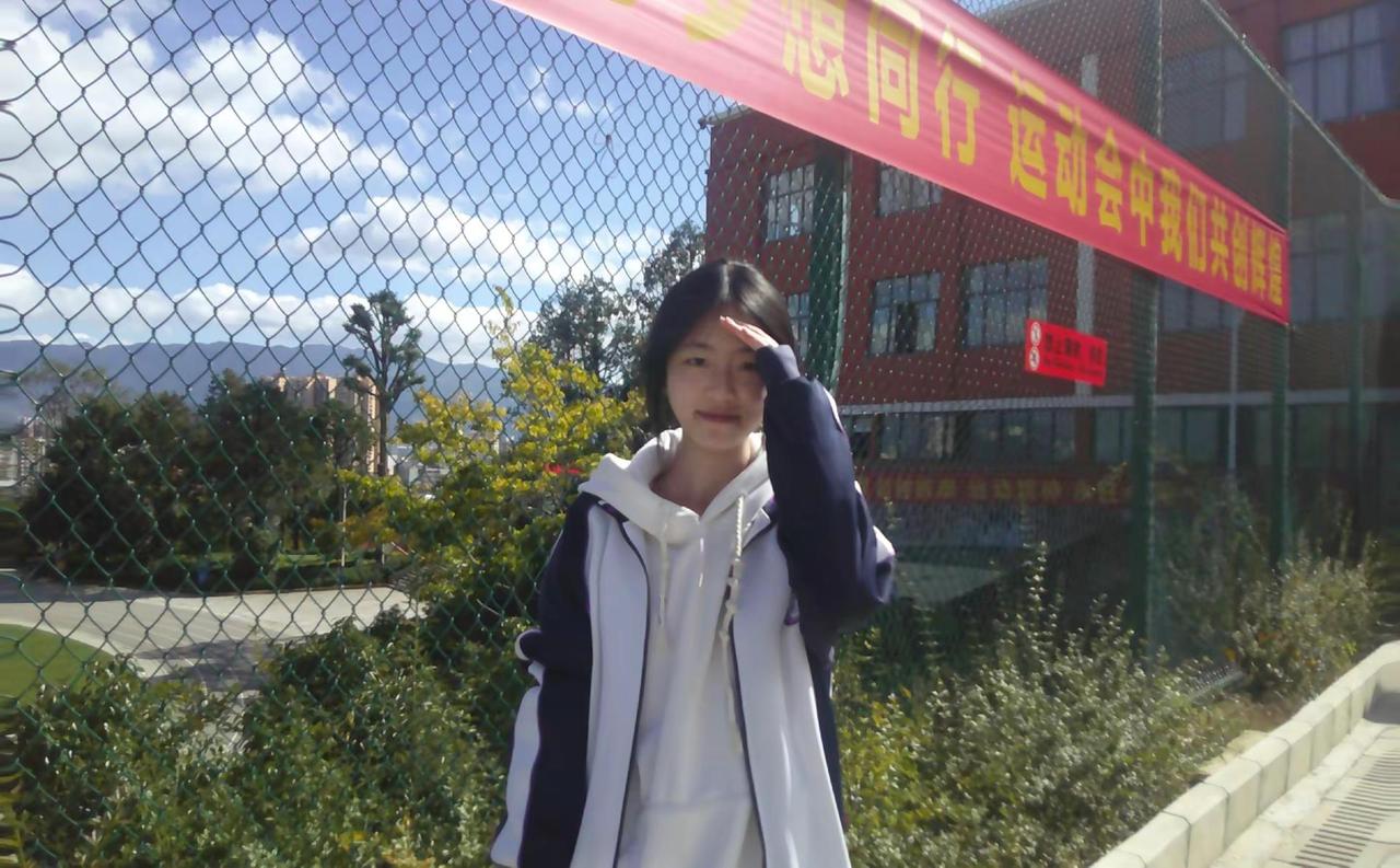 如果以后很难再相见的话那么你15岁的笑容 背影 开过的玩笑 写的字 我替你记得校
