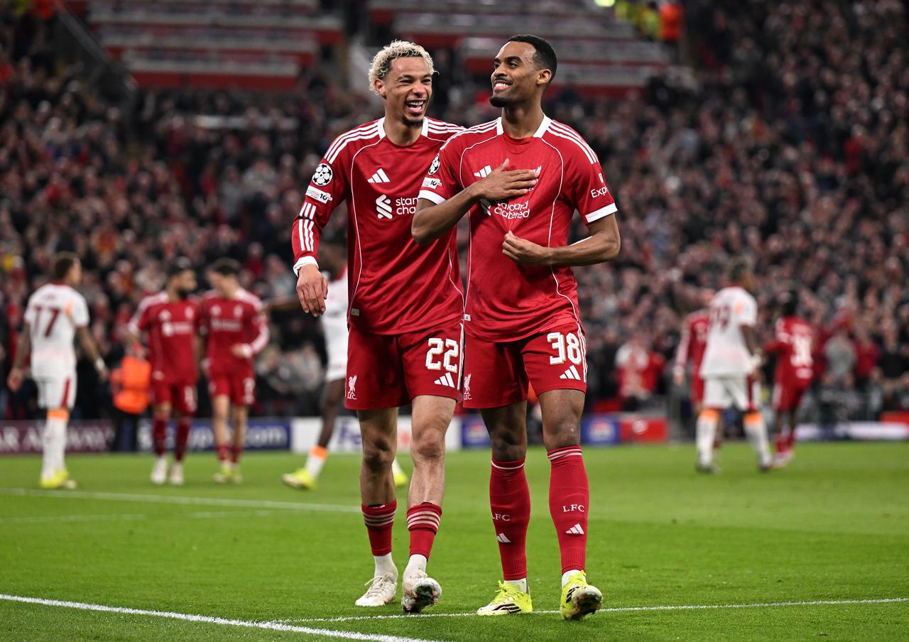 欧冠1/8决赛次回合： 

利物浦 4-0 加拉塔萨雷（总比分4-1） 
热刺 