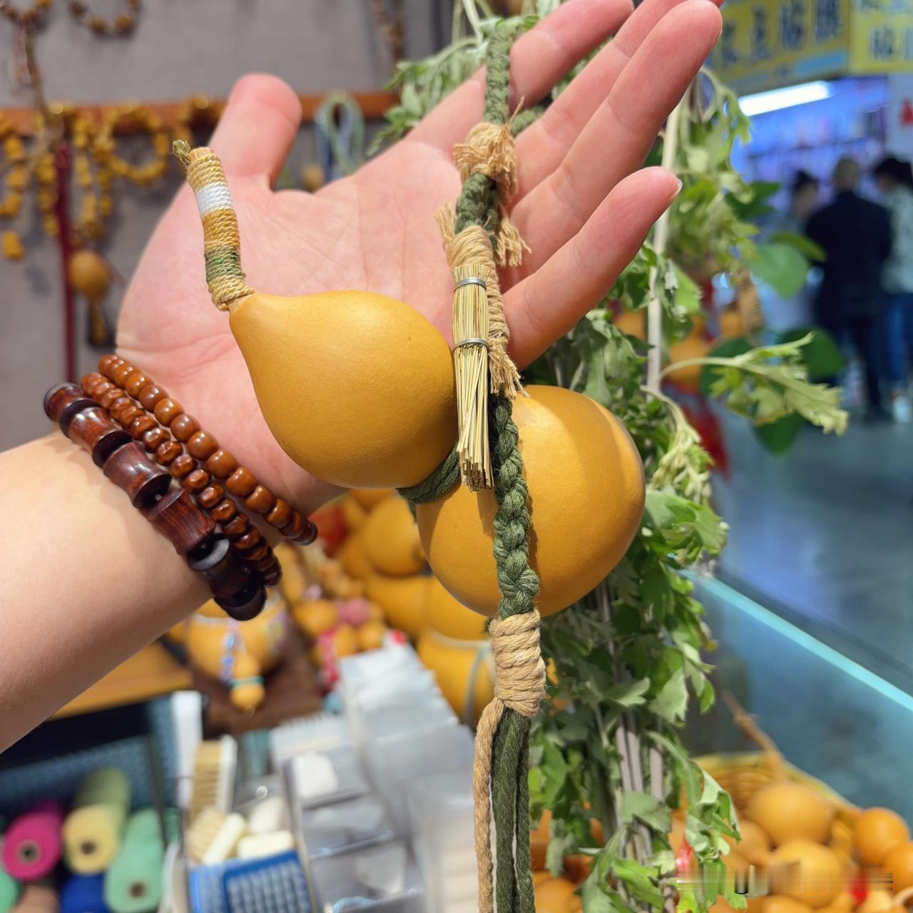 我想问问，大家平时给自己车都加多少号汽油？

昨天我说我的车一直加95号汽油，不
