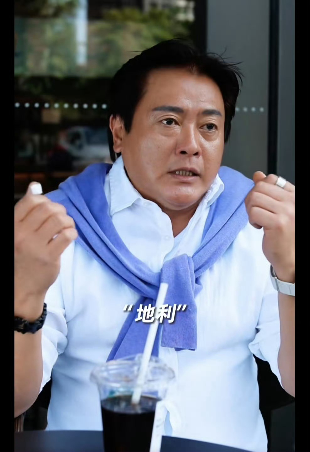 人到中年，山根断了或者有横纹，就容易把早年的运势硬生生拦腰折断，不能一鼓作气继续