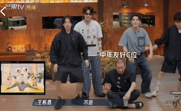 披哥四也太能整花活儿了，这游戏都是咋想出来的！
本期游戏摆造型，梁龙本来不想参与