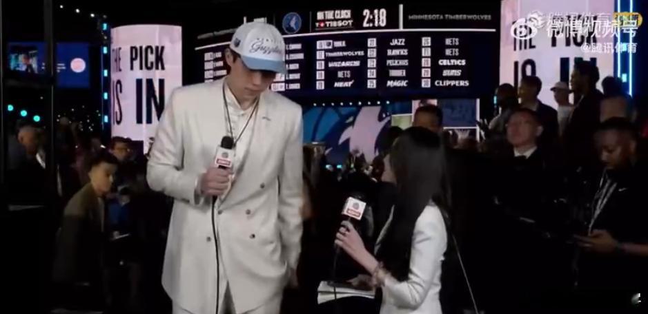 杨瀚森选中后说自己有点抖 看到杨瀚森选秀后的反应，真的是一种复杂的情感交织。他的