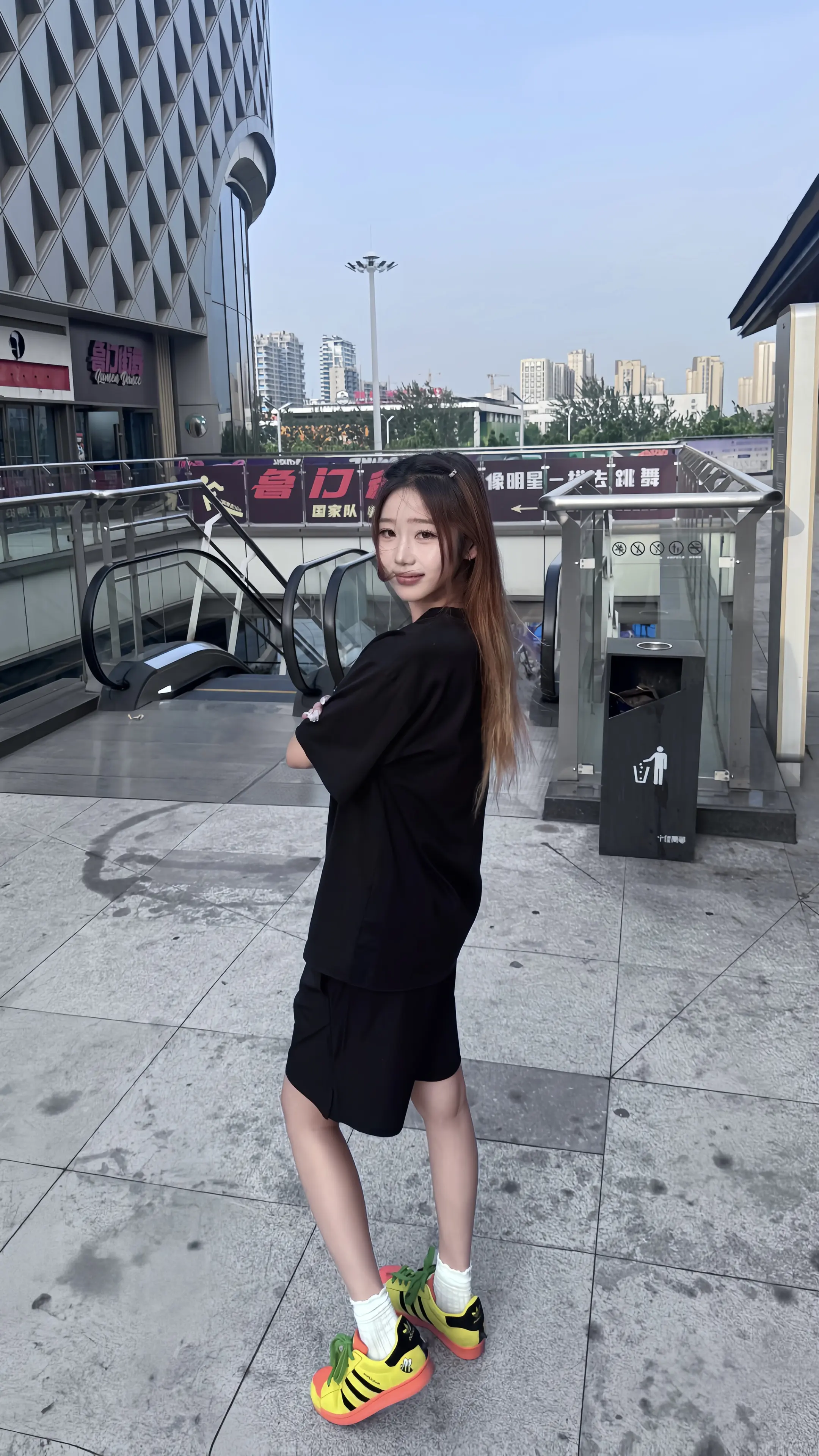 何必与人较劲 没人值得掏空自己 这红尘万丈最没意思的就是人心
