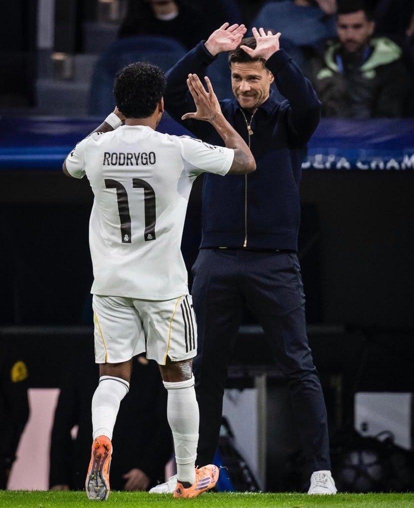 【马卡报】阿隆索在姆巴佩缺阵情况下的方案：• 罗德里戈首发担任9号位，巴尔韦德担