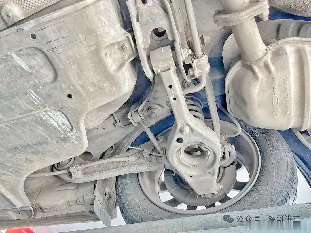 现代名图。。。ix35/秦L款小副车架control blade。。。 