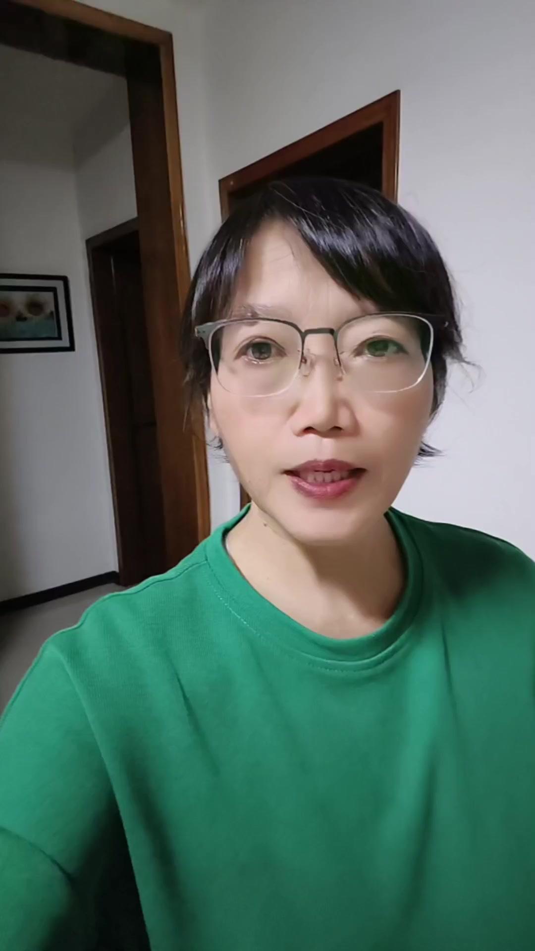 一生命的觉悟，听起来简单却很难达到，这大概是最珍贵的财富。
一颗自由喜悦与充满爱