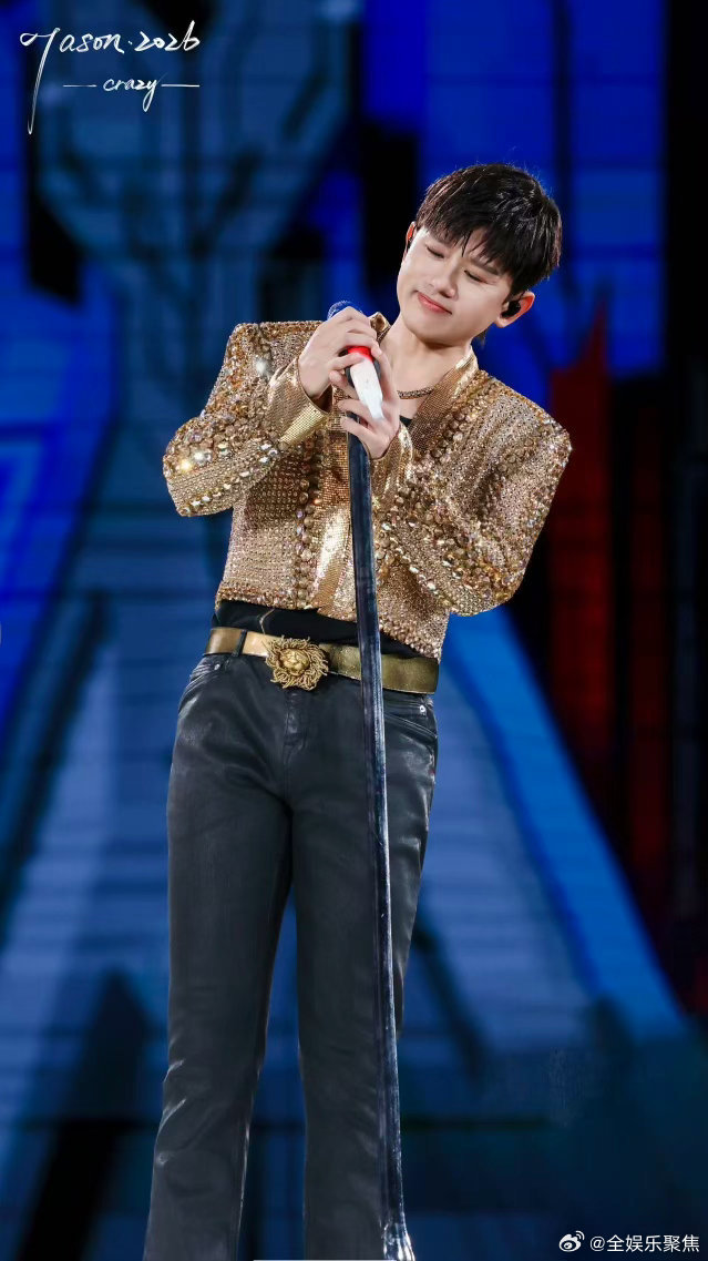 19年前的蝴蝶飞到了张杰演唱会 19年的时光，终于等来了蝴蝶赴约！张杰换装tal