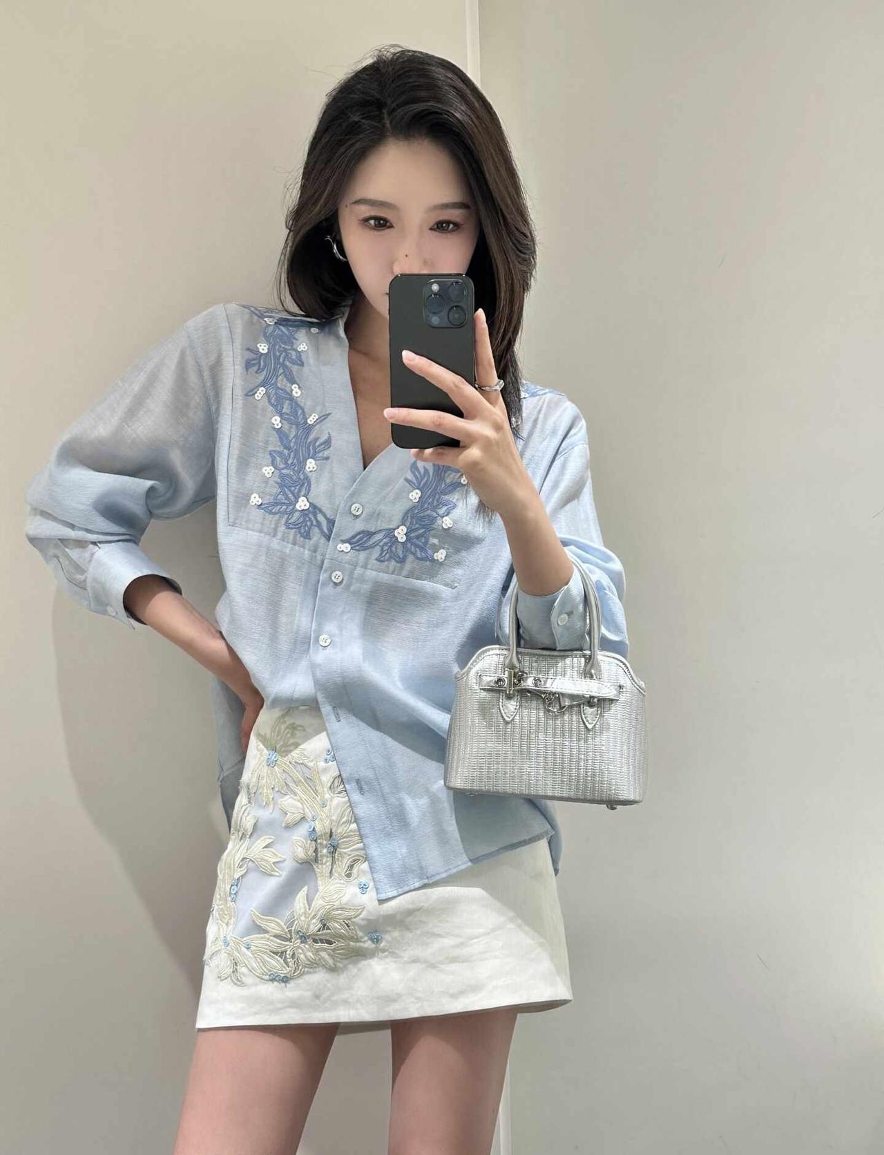 一秒变温柔的蓝色衬衫！！
-
	
没衬衫怎么型 氛围感穿搭 温柔穿搭 夏季穿搭 