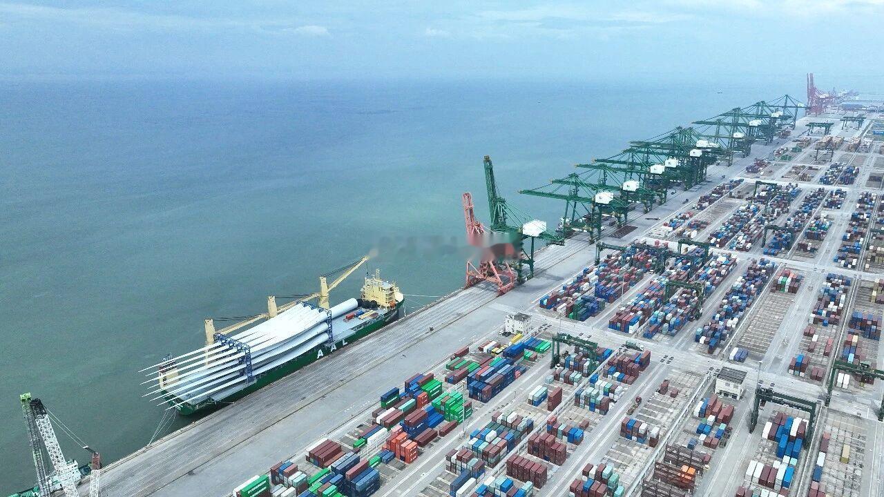 福港集箱成功吸引多家内陆汽车制造企业前来实地考察、洽谈合作本年度整车滚装业务累计