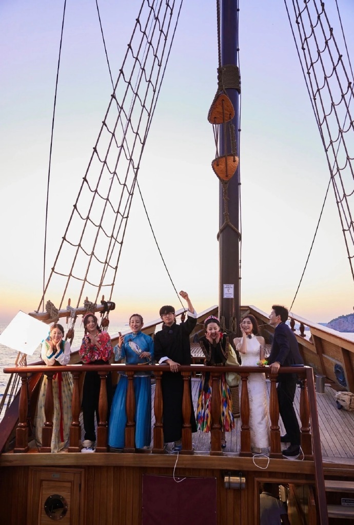 北斗七行包场秦海璐电影秦岚辛芷蕾胡先煦为秦海璐包场戏里并肩同行，戏外真心撑腰✨秦