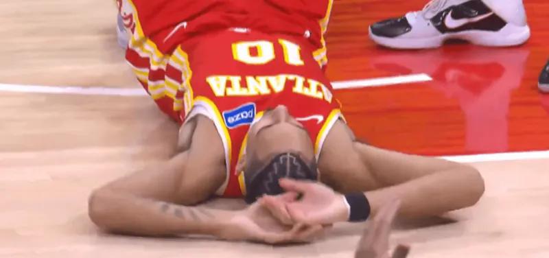 萧华口中所谓的联盟公平公正呢？
威少是真摔的，被罚款了2000。
而假摔的，却只