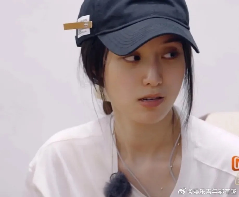 徐艺洋给黄子韬打电话哭了黄子韬带着徐艺洋去了非洲后，强行让导演把徐艺洋和自己分开