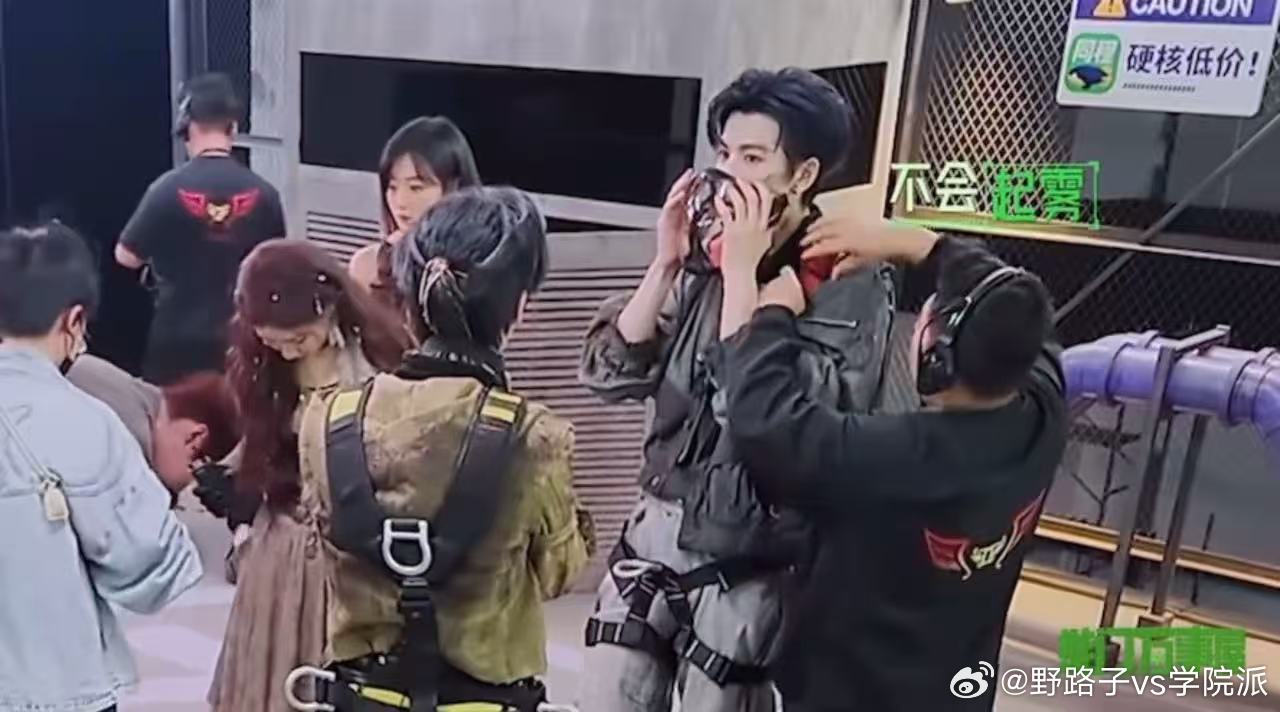 张凌赫丁程鑫过于养眼张凌赫夸丁程鑫超帅开始推理吧张凌赫周柯宇对丁程鑫又争又抢 张
