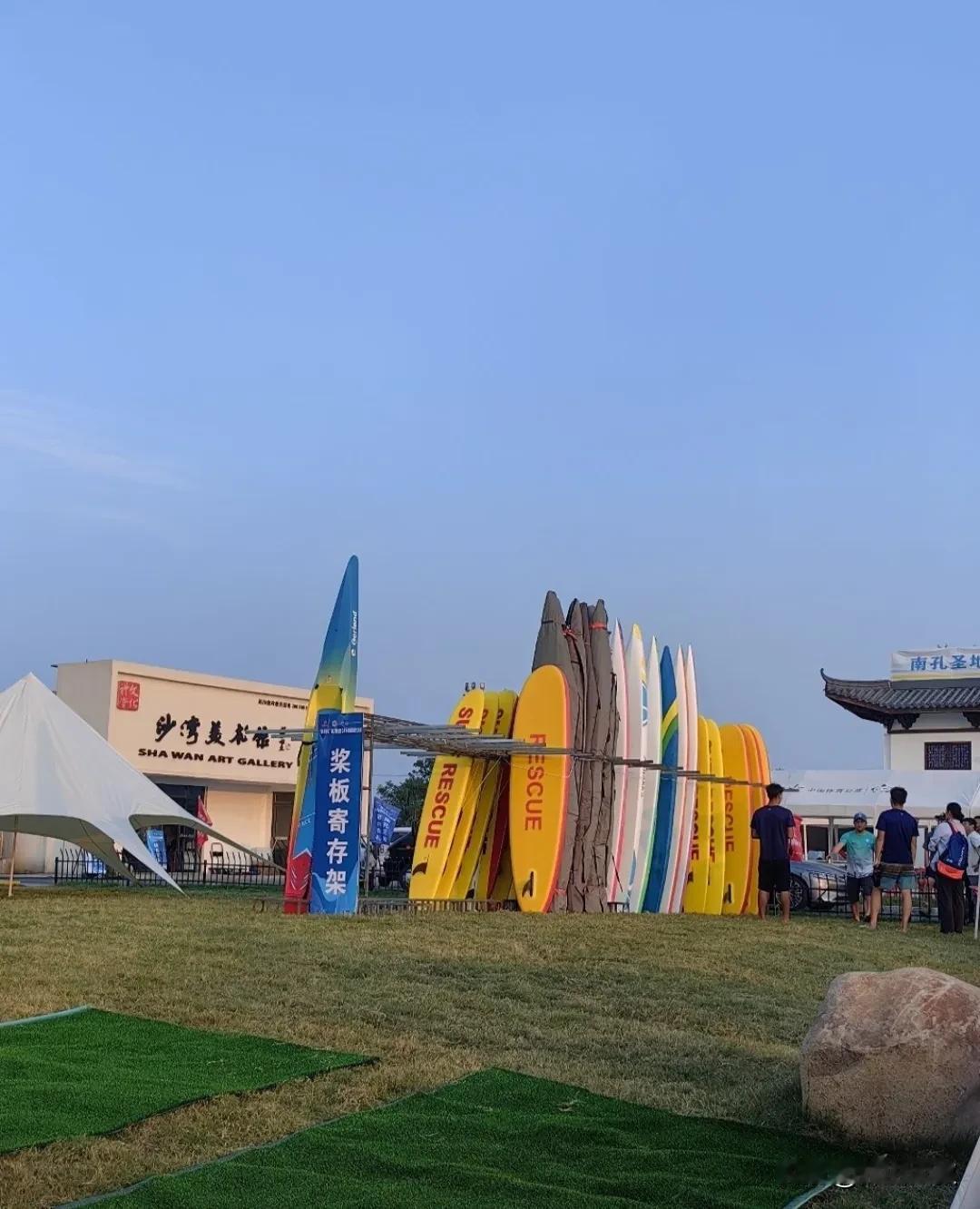 李彦宏说：“一旦你想清楚做一件事情，不管外界有多少人在质疑你，不要管他。”激励你