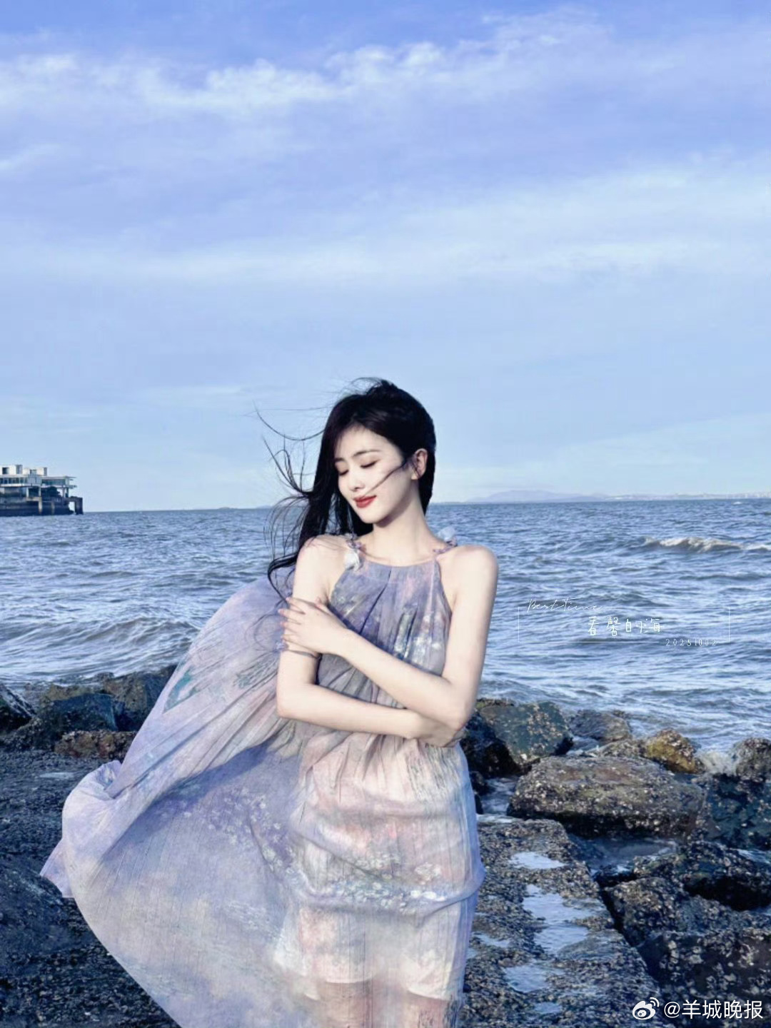 【谁的海边大片氛围感最强】此刻，Ta们化身为海的仙子，那片海洋亦是Ta们的乐园…