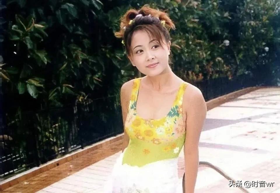 香港知名女星复出拍剧，结婚10几年在家相夫教女，状态冻龄依旧甜美港风女星