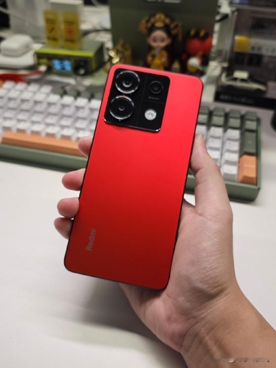 Redmi Note 13 Pro 这直接把节日氛围拉满了~
全新配色主打的就是