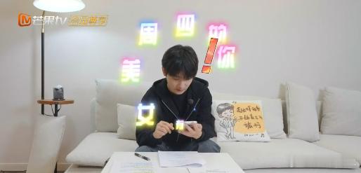 蒋敦豪选择不选择 蒋敦豪面对连线三位好友的任务，就像在迷宫里找出口，九个人里选三