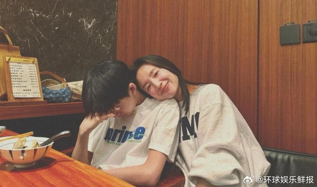 董洁潘粤明儿子基因彩票星二代颜值内卷但顶顶稳赢！董洁潘粤明这儿子真是长在审美点上