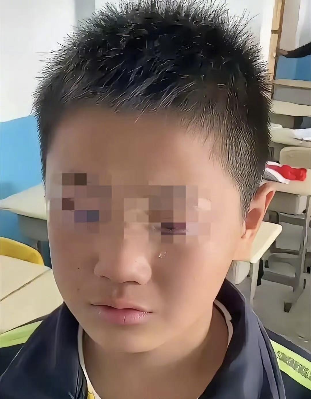 这位初一男生，给妈妈说了一句“能送两份吗”，他不是不知道家里条件，也不是不心疼妈
