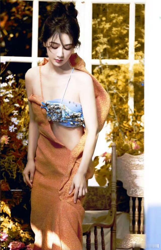 怎么感觉杨紫最近的风格有点像白鹿呀？难道她们四普最近是统一风格了吗？ ​​​