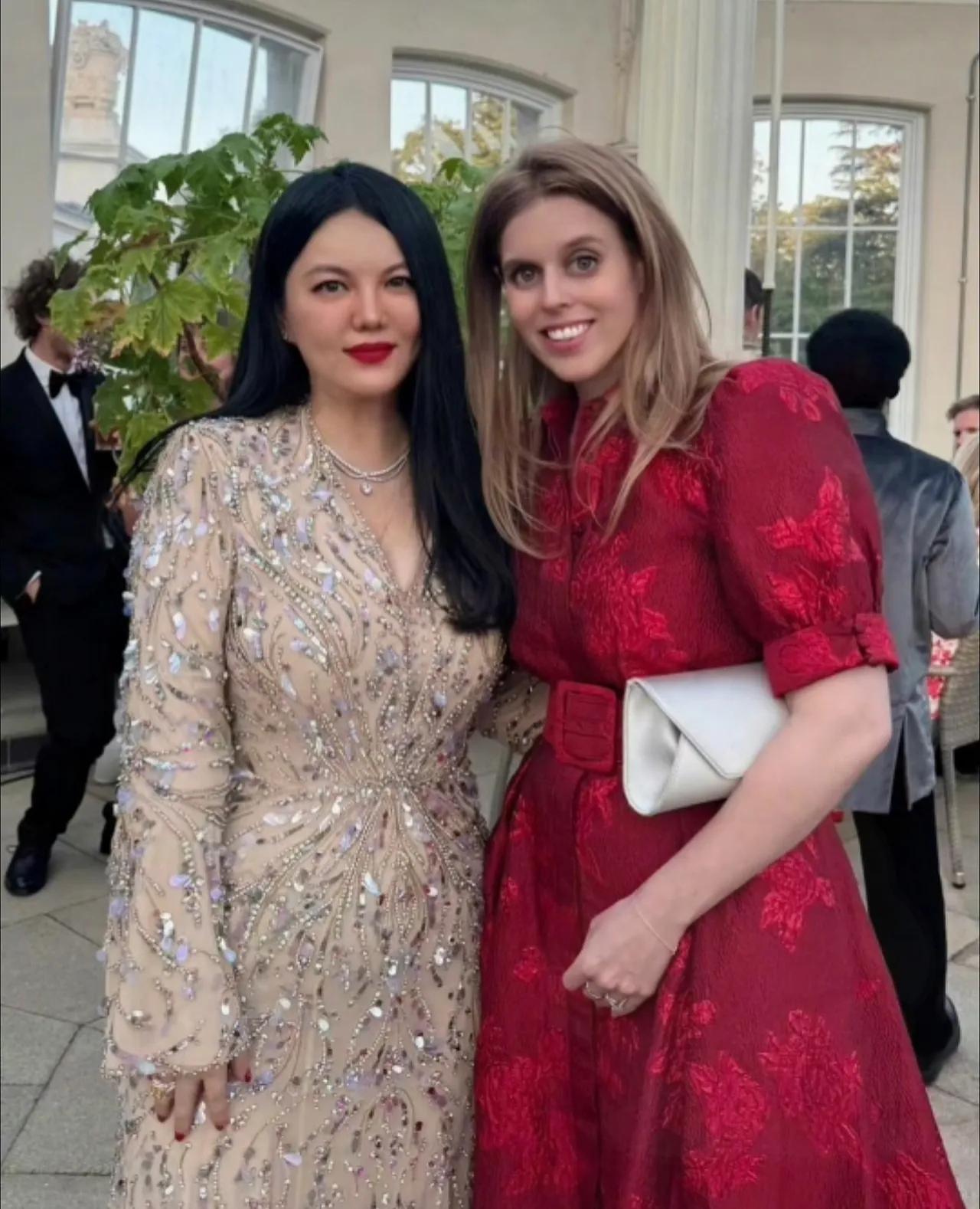 李湘现在的下场，
其实早就被人预料到了，
一个短剧演员朋友说，她认识一个导演就评