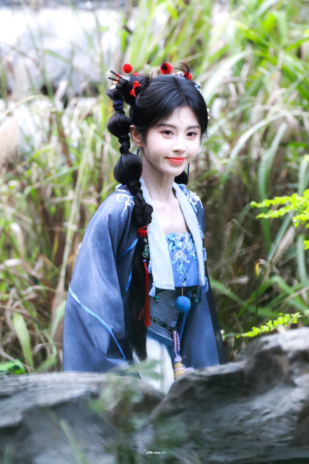 jjy鞠婧祎阿黛 jjy鞠婧祎苏绿夏 “你是被光偏爱的，你的名字燃起我永恒的春季