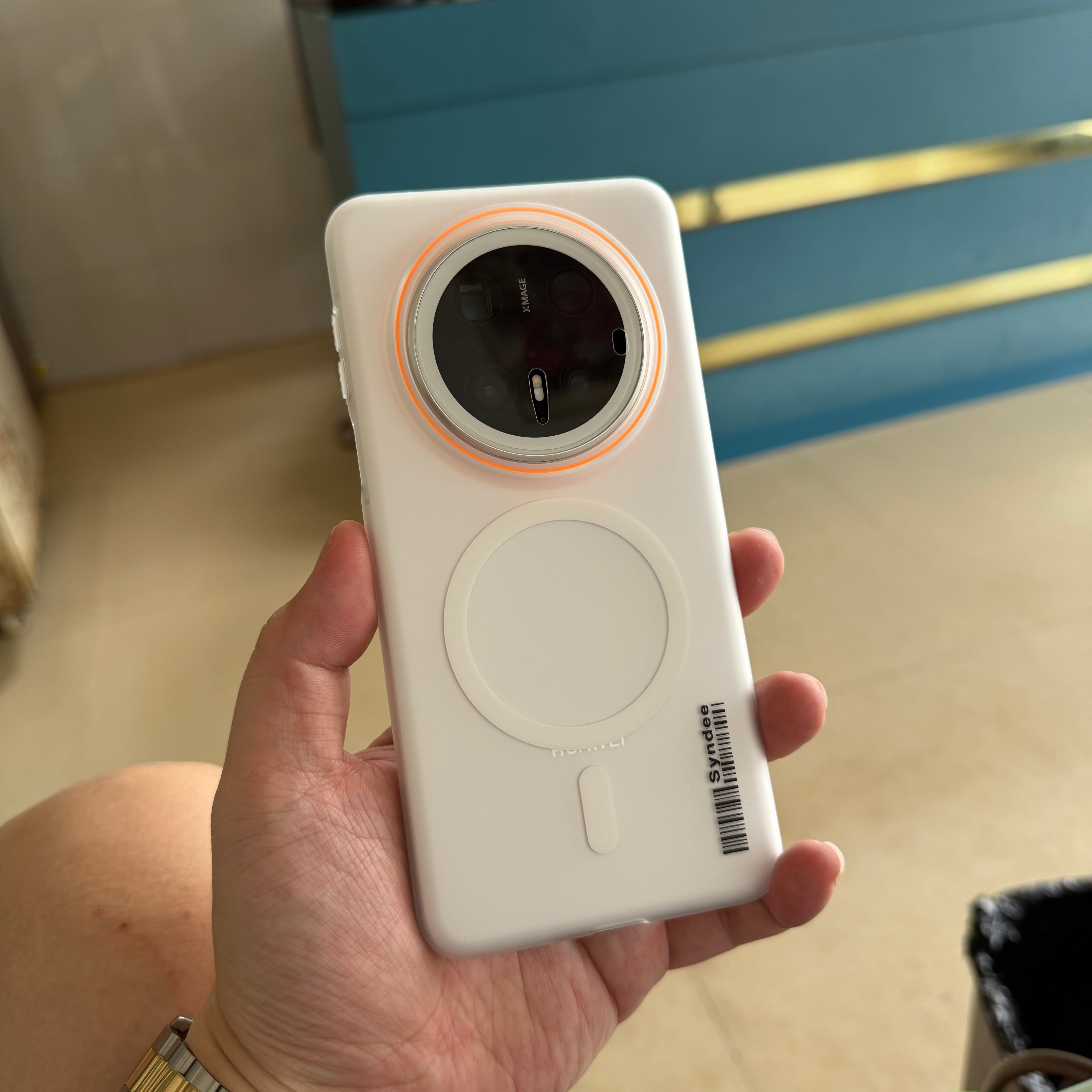 回家给我爸换了一台手机我爸指定要用华为[哈哈]把他的荣耀V30一下子升级成华为M