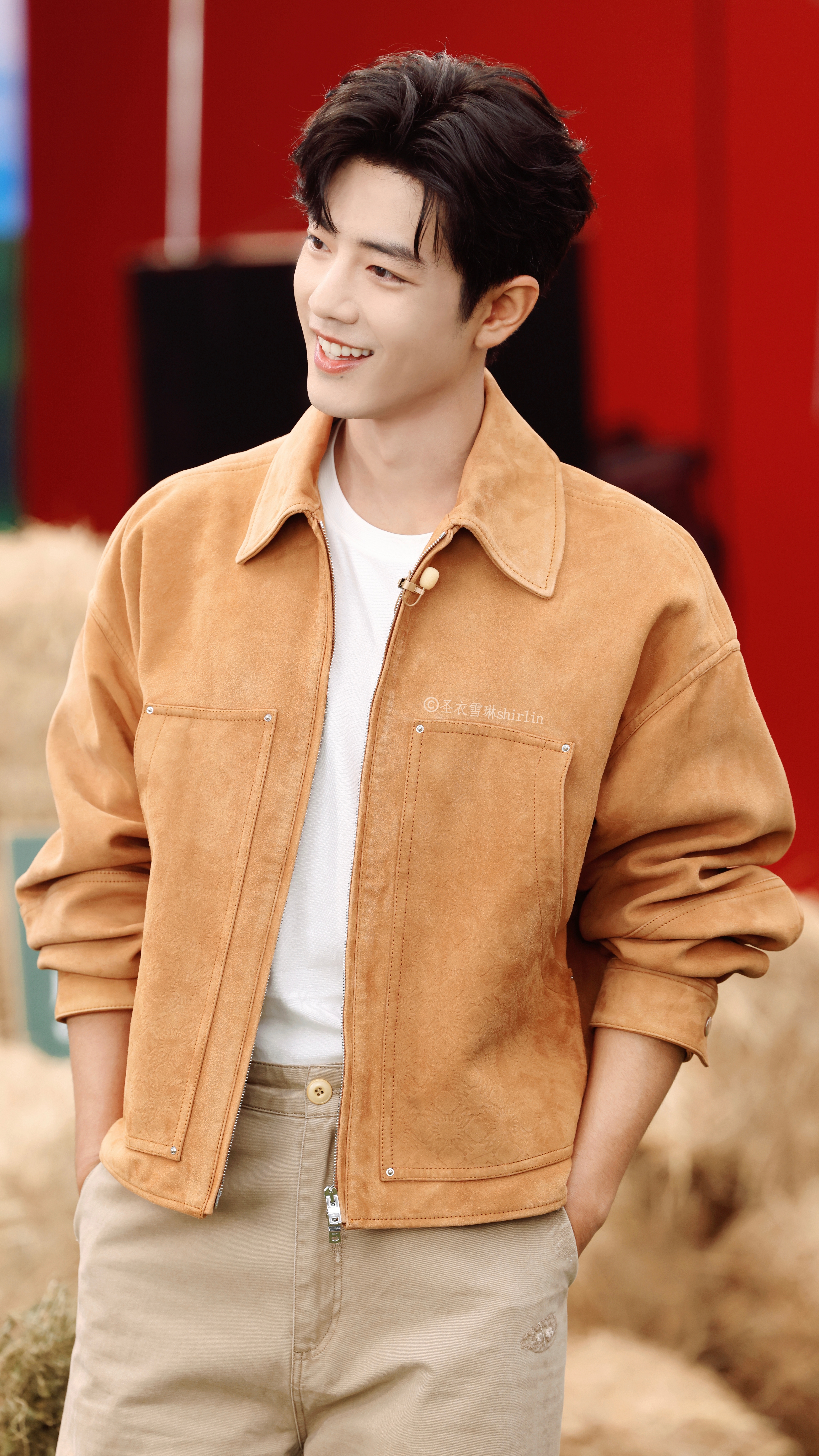 肖战直播 肖战凭实力，让这套中规中矩的衣服熠熠生辉[赞]壁纸自取[耶] ​​​