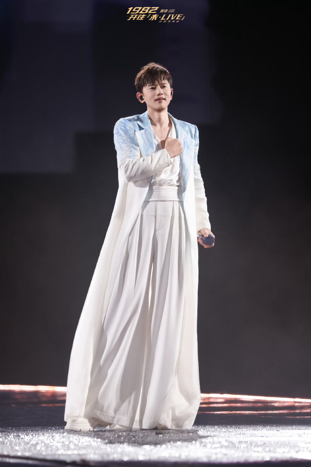 张杰一脚踏出舞台火花 1982开往未·LIVE杭州站高光时刻！张杰新编《不眠之夜