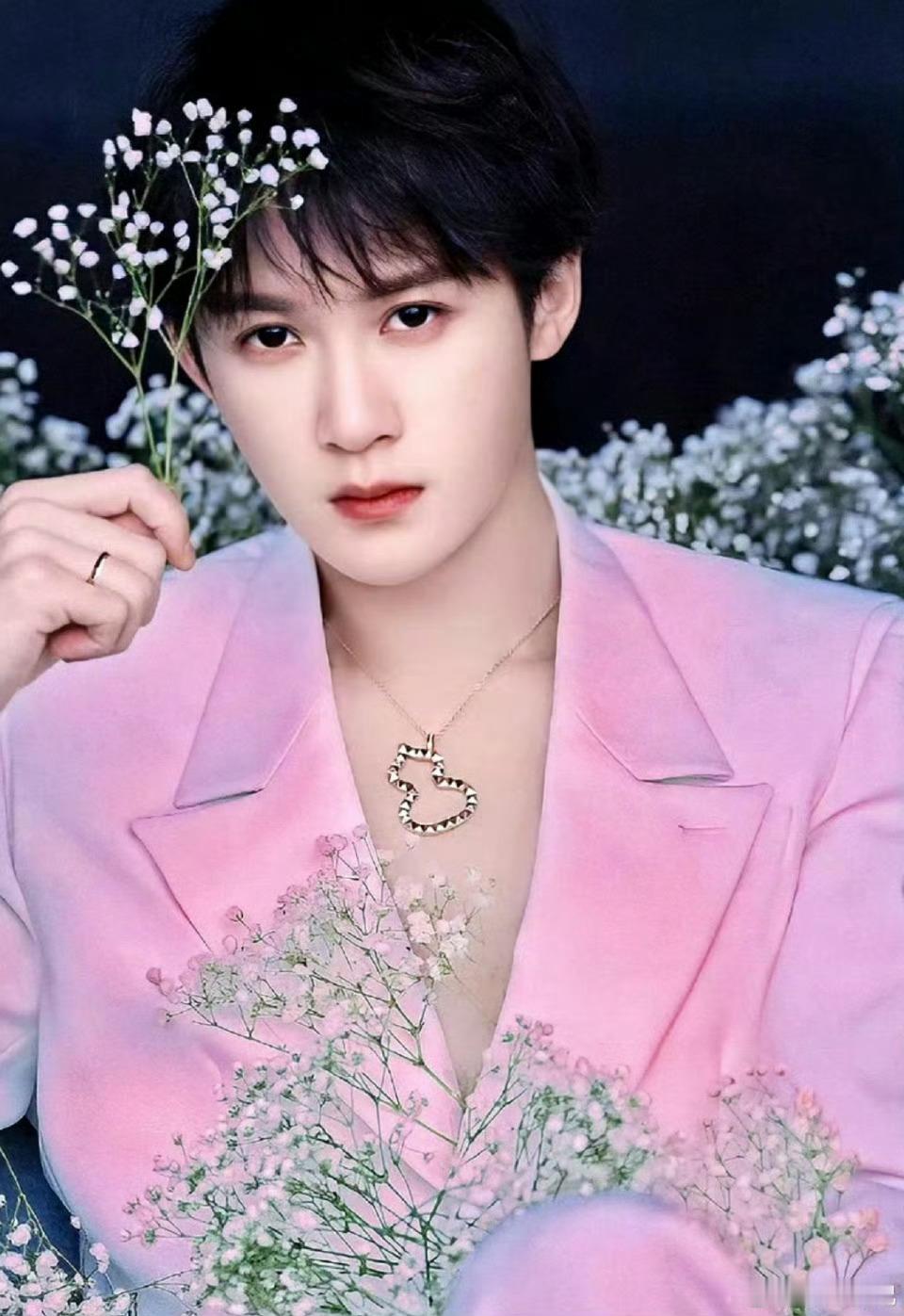 看着他的眼睛，福袋还有一个小时，谁还没有领？？？檀健次 ​​​