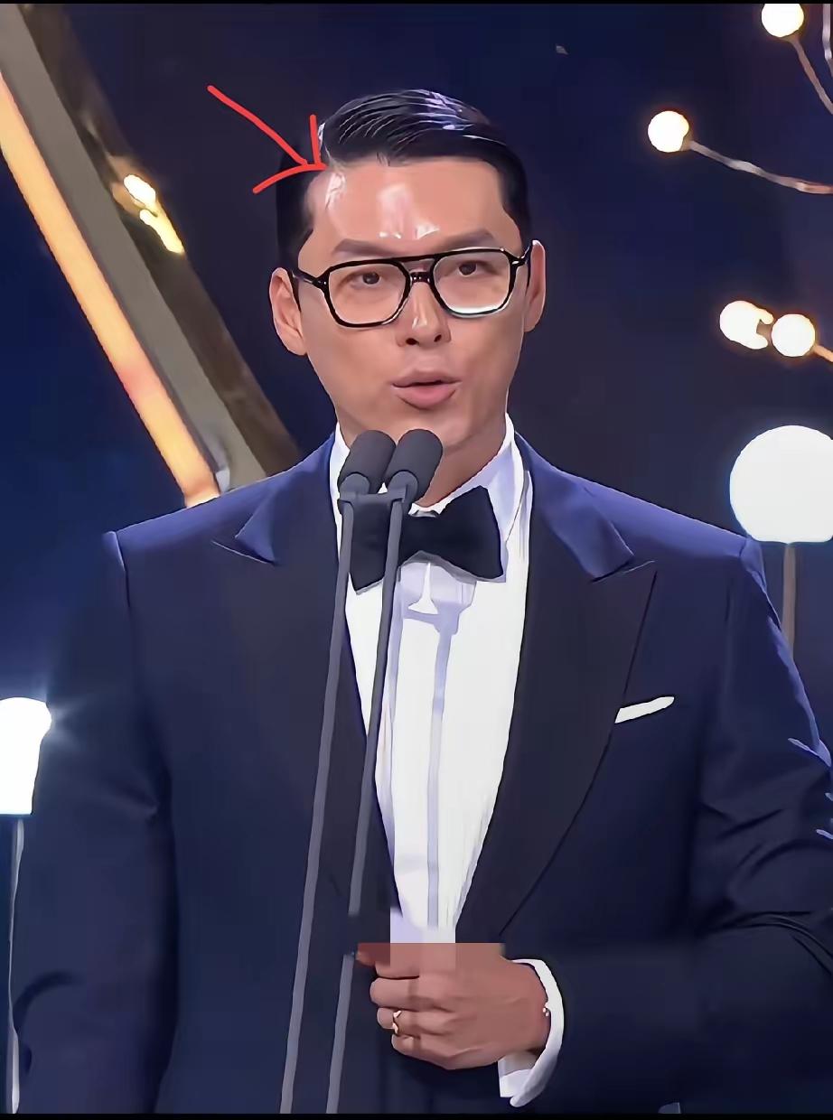 玄彬获奖影帝
但我一点儿也高兴不起来！
孙艺珍这是把他怎么了？一点儿也看不到男神