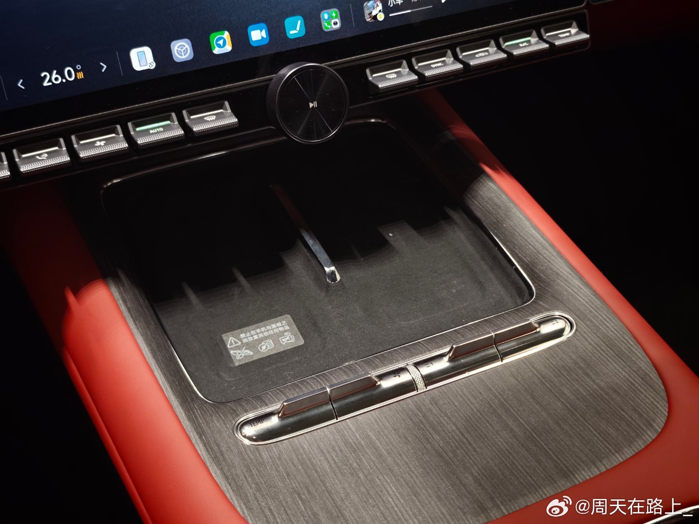 线下去看了小米全新SU7的外观和内饰多了内置的辅助驾驶小蓝灯（这个大部分朋友都提