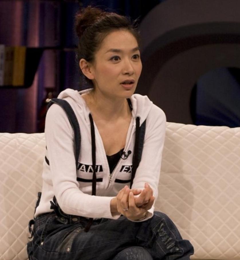 当年王芳不顾父母的反对，嫁给大自己15岁的教授，但让王芳没想到的是从怀孕到生产，