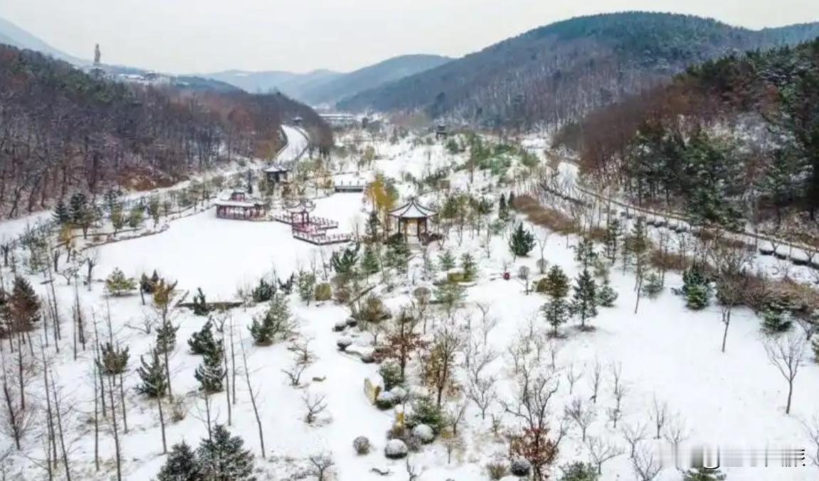 告诉你一个辽西旅行线路
花钱不多、景色还美
特别适合冬季旅行。

现在就把旅行攻