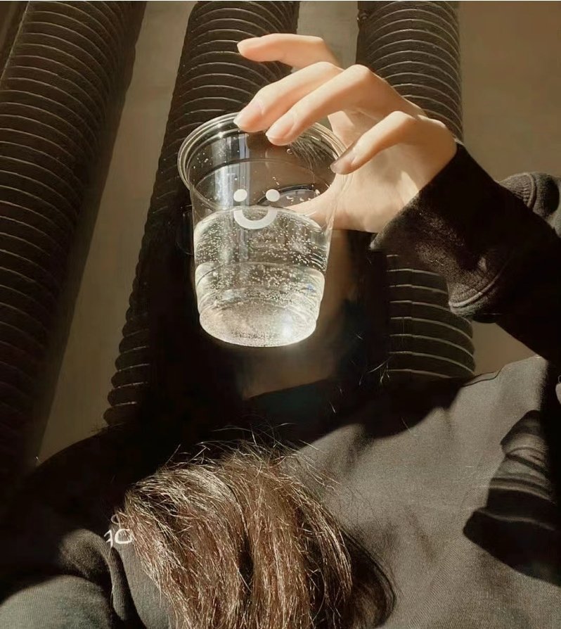 尽力之后 选择随缘吧 人的手就那么大 握不住的东西太多了 要学会与自己和解 . 